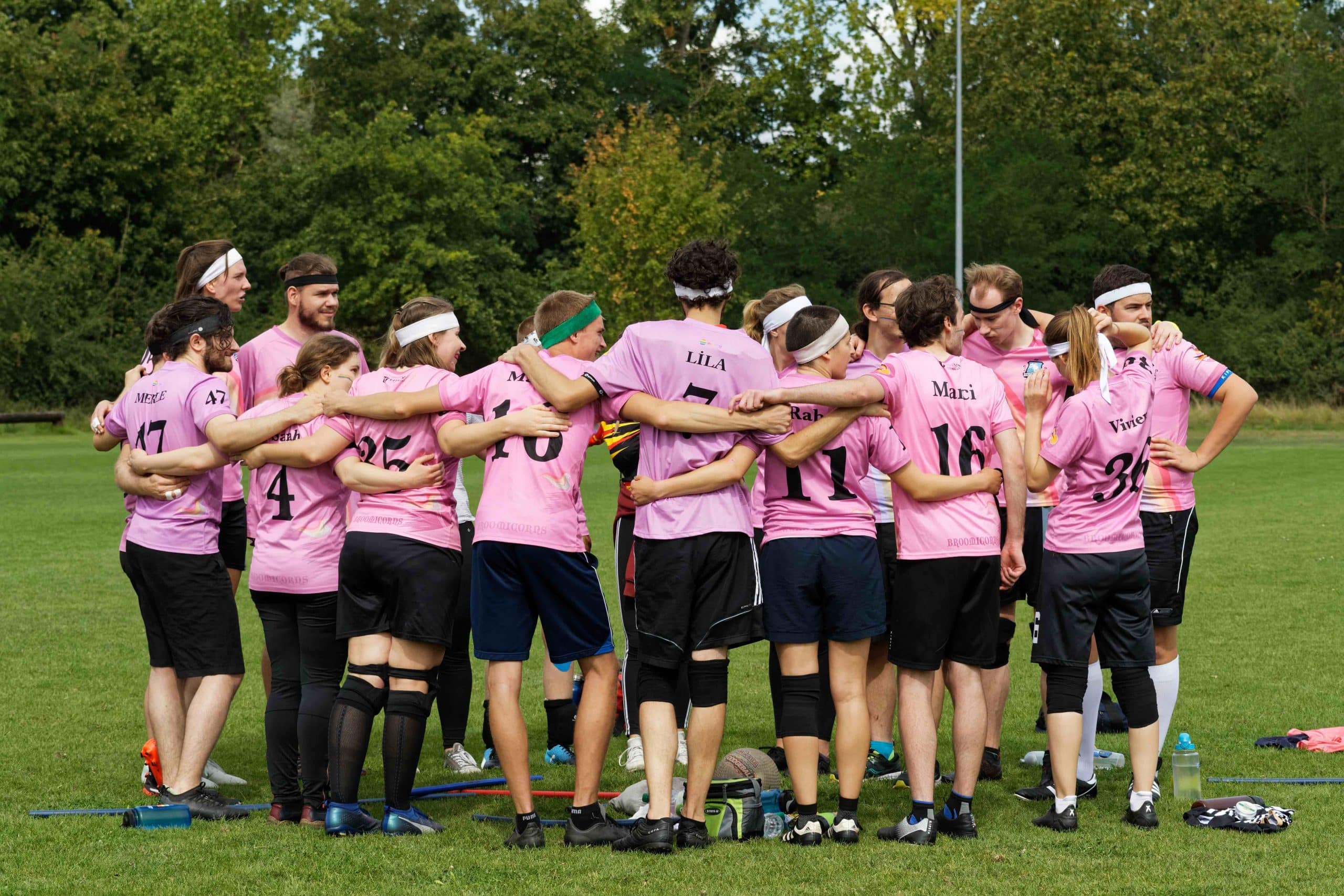 Die TURA-Quadballmannschaft im gemeinsamen Teamkreis